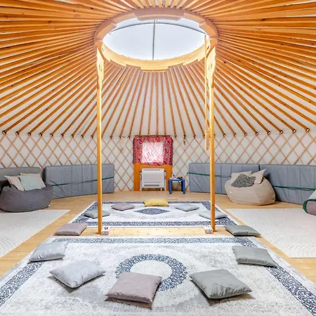 Hébergement de vacances Yurt And A House With Garden - Special Experience Ivad