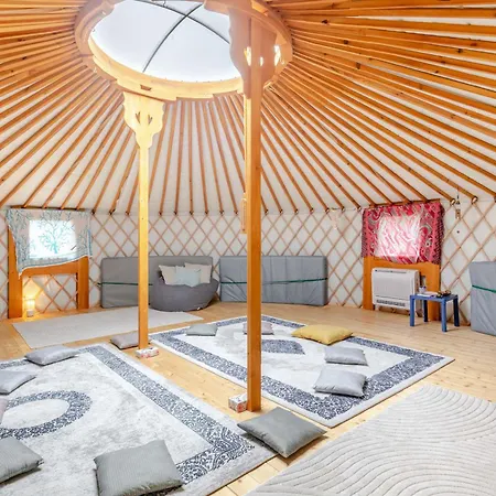 Yurt And A House With Garden - Special Experience Semesterbostad