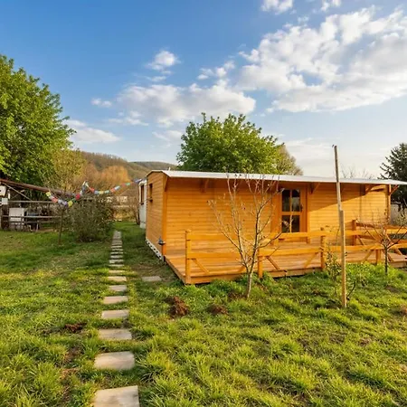 Hébergement de vacances Yurt And A House With Garden - Special Experience