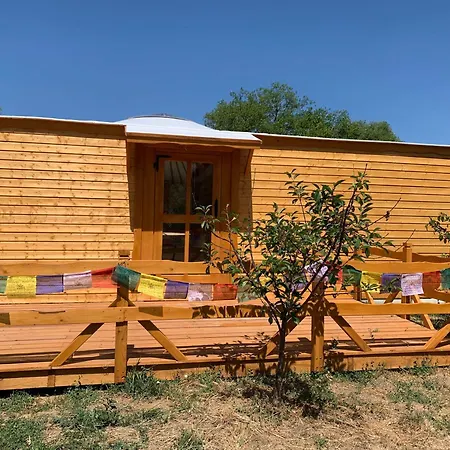 Hébergement de vacances Yurt And A House With Garden - Special Experience