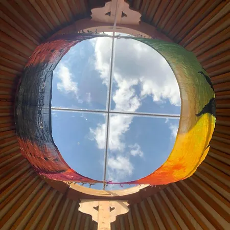Yurt And A House With Garden - Special Experience Hébergement de vacances