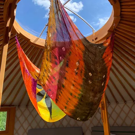 Yurt And A House With Garden - Special Experience Ivad